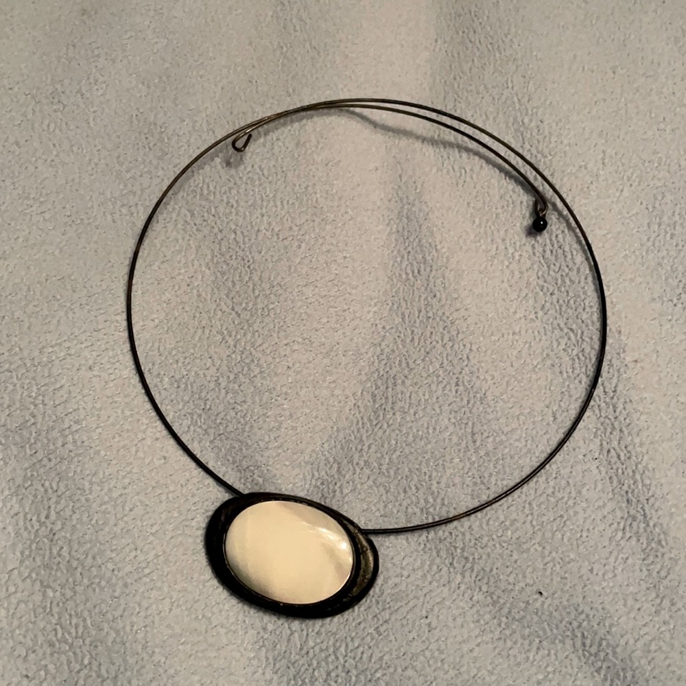 White stone choker